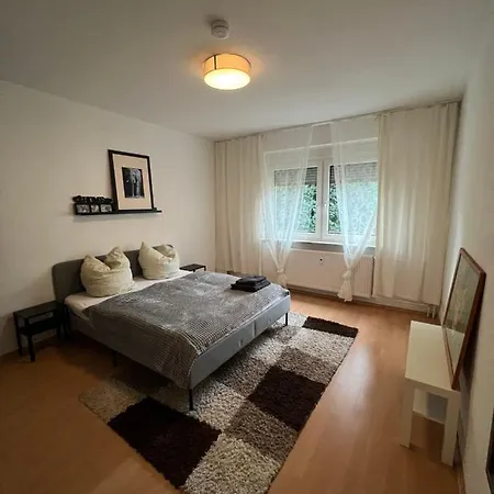 Gemuetlich Eingerichtete 2-zimmer In Meiderich アパート *