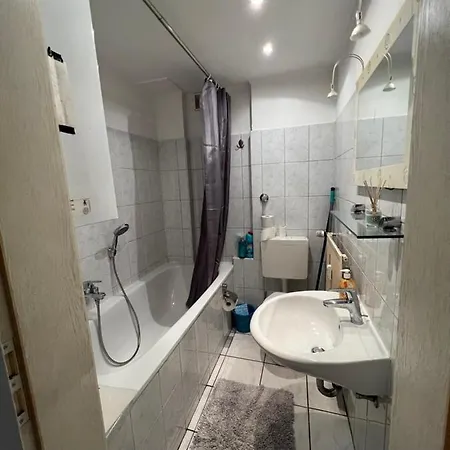 Gemuetlich Eingerichtete 2-zimmer In Meiderich Lägenhet *