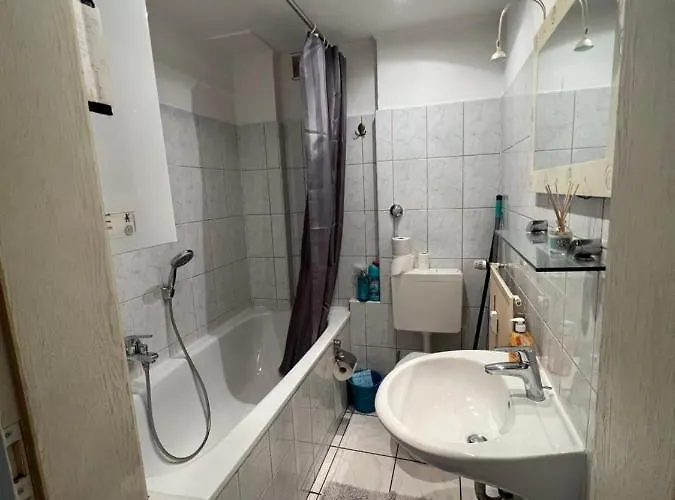 Gemuetlich Eingerichtete 2-zimmer In Meiderich 公寓 *